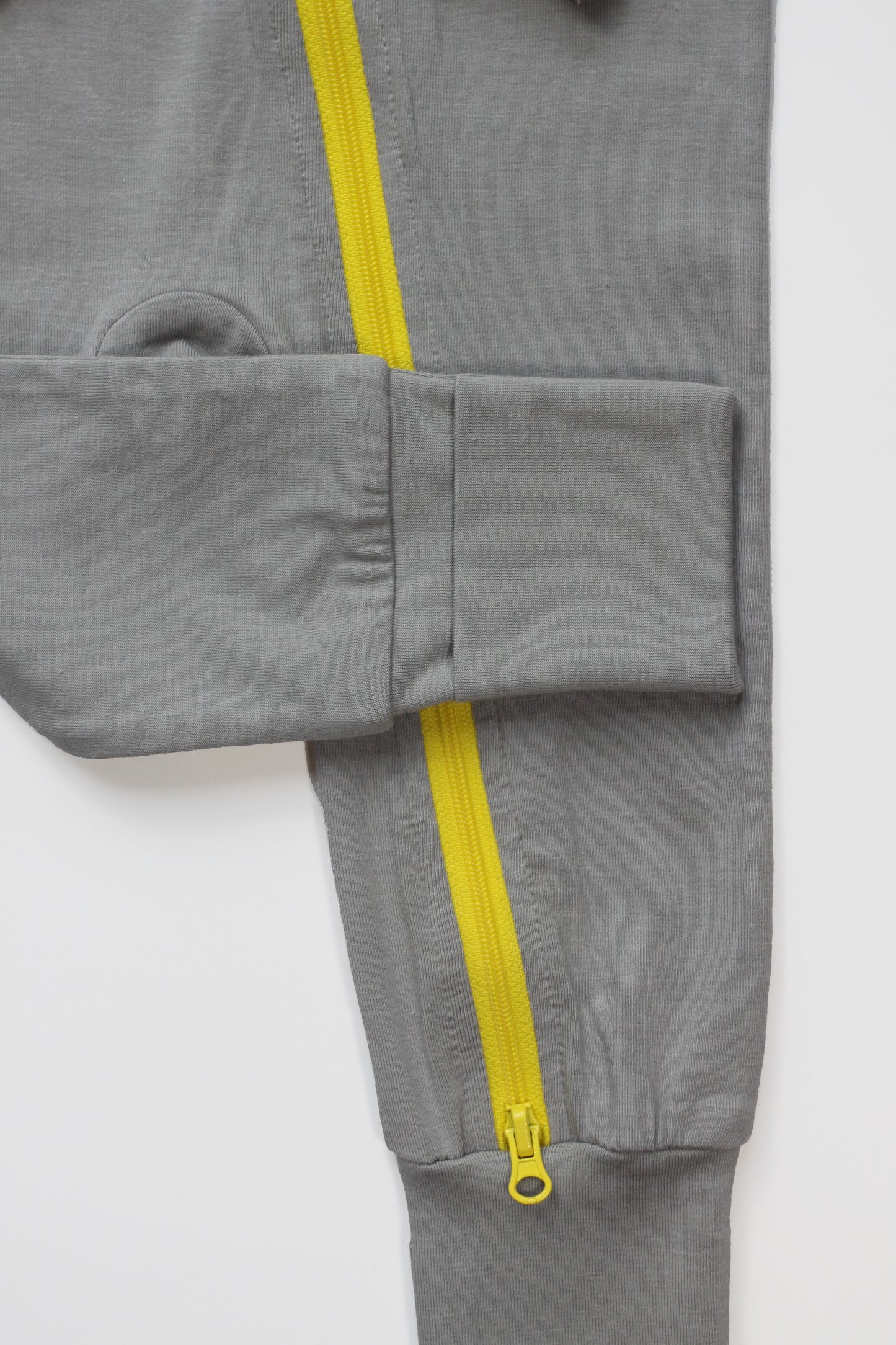 Baby romper - Grey with yellow zipper