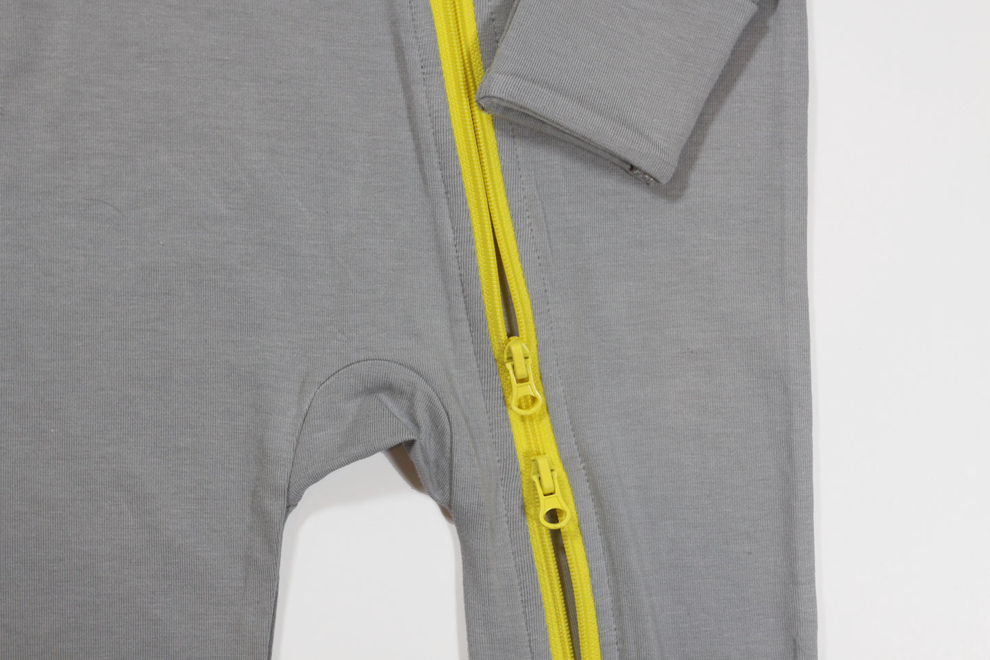 Baby romper - Grey with yellow zipper